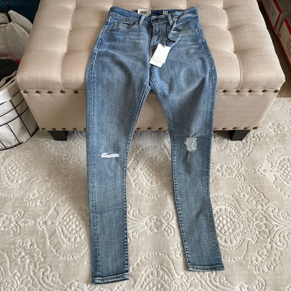 Levi's Denim - NWT Levi’s 721 Skinny Jeans